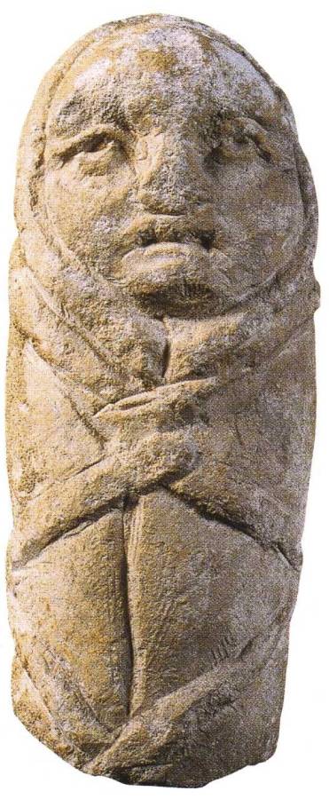 statuette de bebe emmaillote - Troyes.jpg